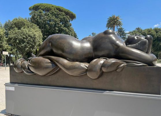 Botero. Venere dormiente, 1994, scultura in bronzo